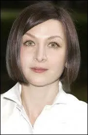 Son premier roman, Le matre des illusions, tait exceptionnel, et fut un grand succs. Elle a mis 8 ans  l'crire. Elle a t publie la 1re fois, dans une revue,  l'ge de 13