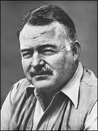 Prix Nobel, il est l'auteur de romans parmi les plus connus au monde, celui du vieil homme et la mer, pour qui sonne le glas... Il fut journaliste et ambulancier durant la guerre