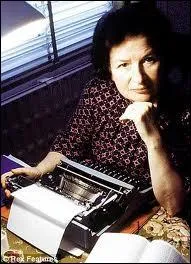 Elle fait partie des grandes romancires anglaises du polar. Son hros Adam Dalgliesh, de Scotland Yard, est pote  ses heures