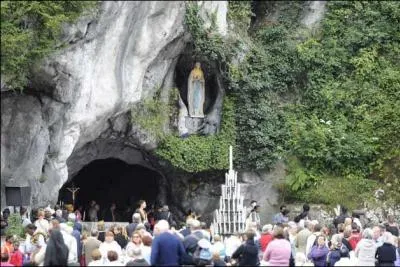 Le 15 août, c'est l'ASSOMPTION, fête dédiée à Marie, mère de Jésus-Christ. Que célèbre-t-on lors de cette fête ?