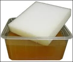 Avec quel produit entretient-on le cuir ?