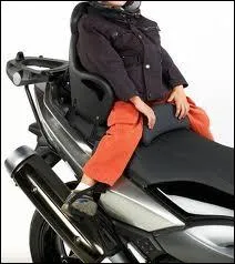 Le passager sur une moto doit tre g de ...