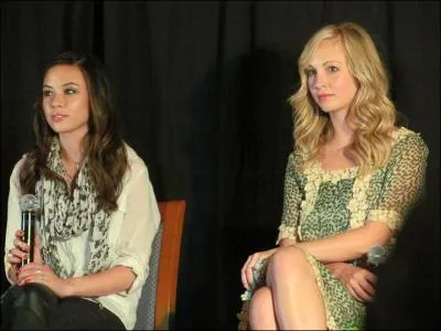 Katherine a les cheveux :