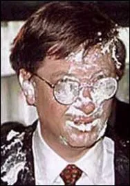 Sa fortune a t divise par deux aprs l'clatement de la bulle internet. Qui est ce clbre milliardaire entart ?