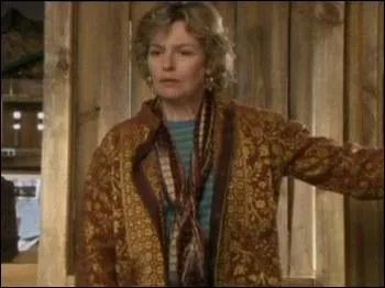 Comment s'appelle la mre du directeur du Pin creux ?