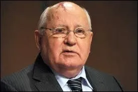 Politique : quel homme d'Etat, n avec un angiome (tache de vin) sur le front, a 'accompagn' la fin de la Guerre froide et la chute de l'U. R. S. S. ?