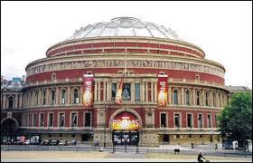 Combien mesure, en mtres, le diamtre du Royal Albert Hall de Londres ?