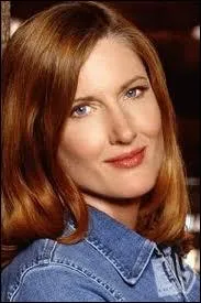 Qui est la mre adoptive de Clark ?