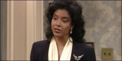 Dans "Cosby Show", comment se prénomme la femme de Cliff Huxtable ?