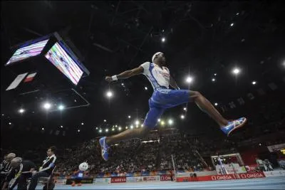Quel record en salle tablit Teddy Tamgho le 6 mars  Bercy ?