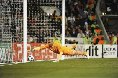 A quelle comptition footballistique fait rfrence ce clich pris le 13 avril  Londres ?