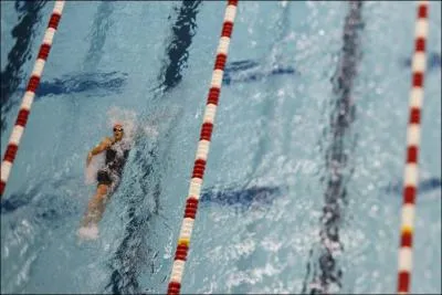 Dans quel pays Laure Manaudou fait-elle sa premire comptition depuis son arrt annonc en 2009 ?