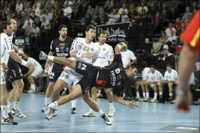 A quel club appartient Issam Tej qui possde ici le ballon ?