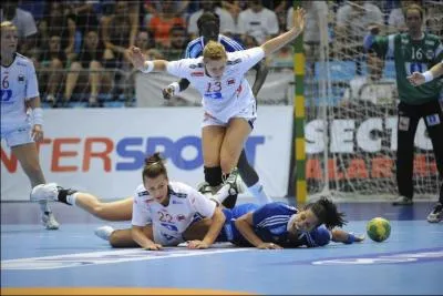 Quelle est la nation qui a battu la France en finale des Championnats du Monde de handball fminin ?