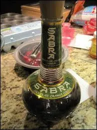 Avec quoi est aromatise cette liqueur isralienne nomme Sabra ?