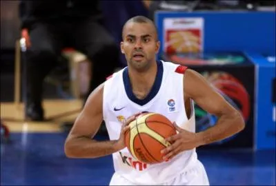 Contre qui la France a-t-elle perdu en finale du Championnat d'Europe de basket masculin ?