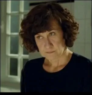 Driss sympathise avec la gouvernante. Comment s'appelle-t-elle ?