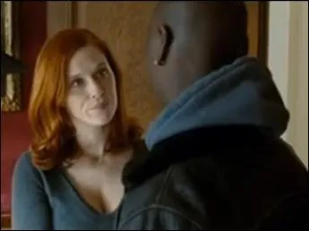 Pourquoi cette dernière reste-t-elle insensible à ses avances ?