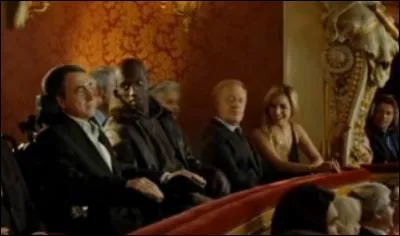 Driss accompagne Philippe à l'opéra. Qu'est-ce qui le fait mourir de rire en pleine représentation ?