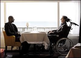La virée se termine le lendemain dans un restaurant de bord de mer. Quelle est la scène finale du film ?