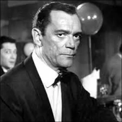 ''Les amoureux ------------ / N'ont pas besoin de la mer / Et les bateaux se navrent / D'être toujours seuls sur la mer'' (Eddie Constantine)