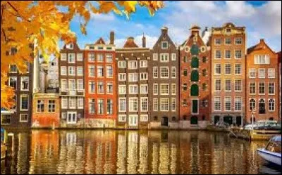 Qui n'a pas chanté la ville d'Amsterdam ?