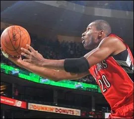 Qui est cet arrire brsilien, ancien joueur des Suns de Phoenix et lu meilleur sixime homme en 2007 ?