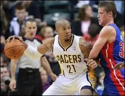 Qui est cet ailier, 2 fois All-Star (2008 et 2009) et ancien joueur des Hornets ?