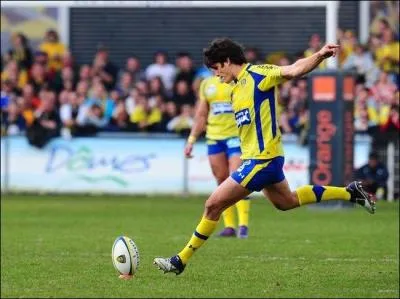 Dans quel sport trouve-t-on des talonneurs et des demis d'ouverture ?