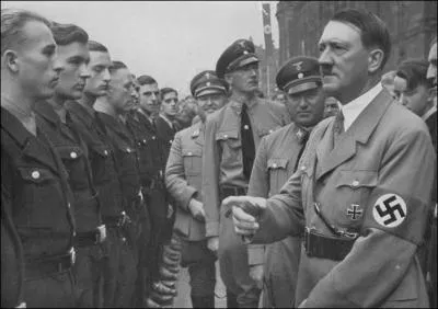 Qui a dclar dans une interview ' Hitler a t la premire superstar. Il a bien jou son rle ' ?
