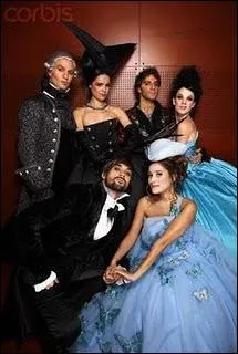 Sur cette photo, qui n'est plus dans la troupe ?