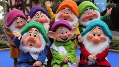 Pourquoi les nains sont-ils indésirables dans les camps de nudistes ?