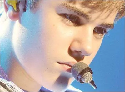 Quel ge avait-il lorsqu'il a compos sa premire chanson ?