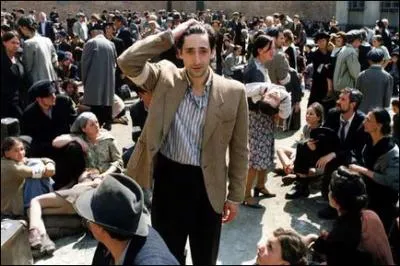 Un film de Roman Polanski (2002) ou comment survivre plusieurs annes dans le Ghetto de Varsovie en ruines.