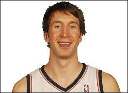 Qui est cet ailier/pivot, ancien des Warriors et des Pacers ?