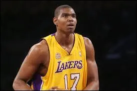 Qui est ce pivot, 10me de la draft 2005 ?