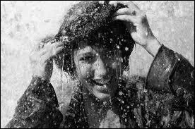 Qui est l'auteur du pome 'Barbara' qui dbute ainsi : 'Rappelle-toi, Barbara, il pleuvait sans cesse sur Brest ce jour-l. Et tu marchais souriante, panouie, ravie, ruisselante sous la pluie' ?