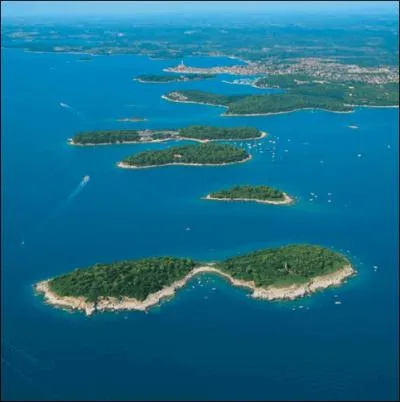 Lequel de ces archipels d'Ocanie est le plus grand ?