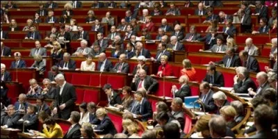 Quel pouvoir se rattache à un député ?