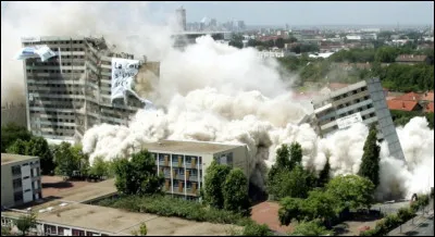 Un de ces titres ne fait pas partie de la série, lequel ?