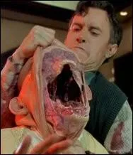 Dans le trs bon 'Necronomicon', Jeffrey Combs incarne l'un des pres de la littrature horrifique amricaine. De qui s'agit-il ?