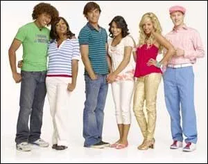 Qui peut-on voir à la fin de "High School Musical 2" ?