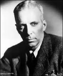 Elle se fait enfin remarquer dans le film 'Seuls les anges ont des ailes'. Qui en tait le ralisateur ?