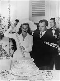 Un an plus tard, Rita & Ali Khan se marient et Rita devient princesse. Quelle est la date de leur mariage ?