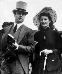 Malheureusement, leur mariage ne durera pas longtemps. En quelle anne divorcent-ils ?