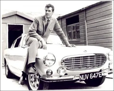 Simon Templar ( Le Saint ) roule en :