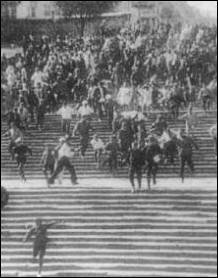 Dans l'une des scènes les plus célèbres du 'Cuirassé Potemkine' (1925), qu'est-ce qui dévale l'escalier monumental d'Odessa ?