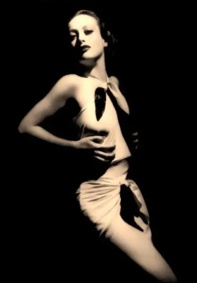 Dans le film 'Grand Htel' sorti en 1932, quelle actrice vole la vedette  Greta Garbo grce  son jeu plus sobre, plus moderne et moins manir ?