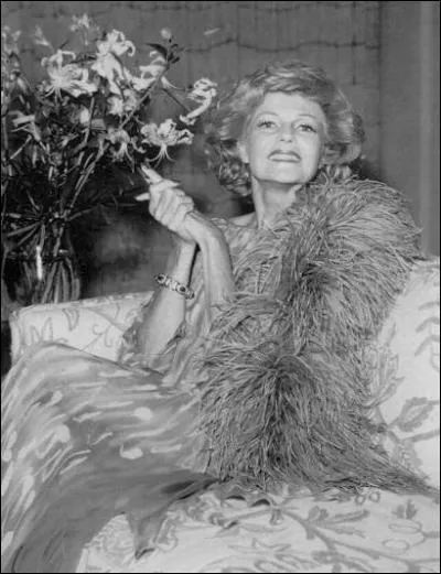 En 1981, sous la tutelle de laquelle de ses filles est-elle plac�e ?