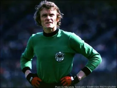 Champion du Monde en 1974 il s'agit de ...